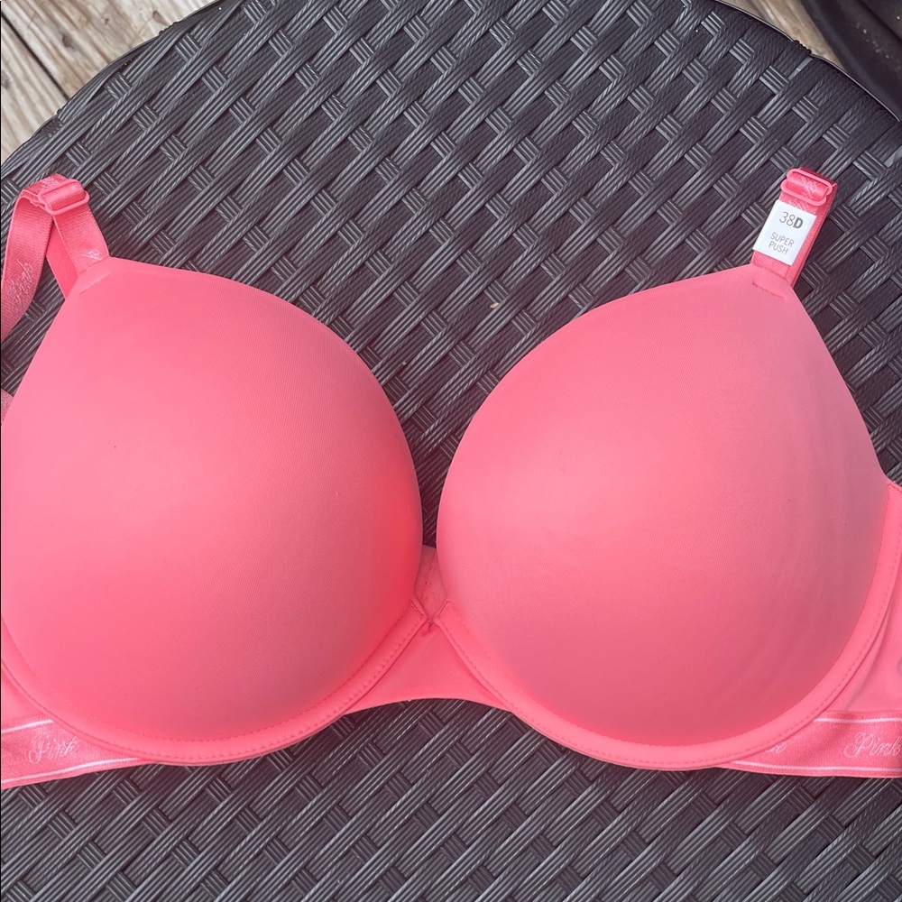 NWT Victoria Secret Wear Everywhere Push Up Bra Size 38D